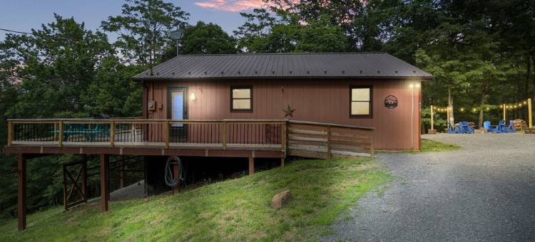 木屋 风景优美！台球桌 - 户外火炉 - 可直达河畔 - 游戏厅(Scenic VIEWS! Pool table - Fire Pit - River Access - Arcade)图片