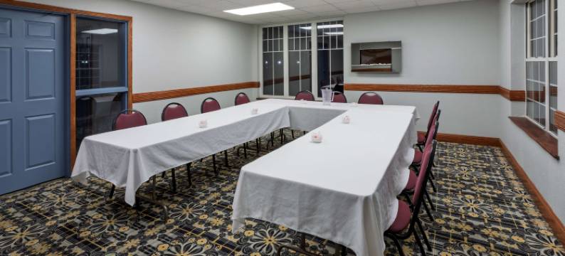 格兰德斯泰酒店及套房黑斯廷斯(GrandStay Hotel & Suites Hastings)图片