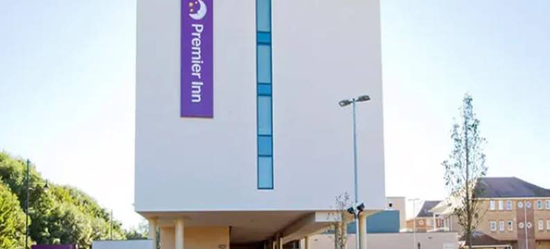 泰晤士畔斯坦斯普瑞米尔酒店(Premier Inn Staines Upon Thames)图片
