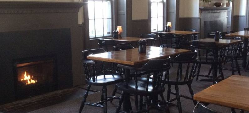 杭特斯格里尔塔佩格拉夫顿旅馆(Hunters Grille and Tap at the Grafton Inn)图片