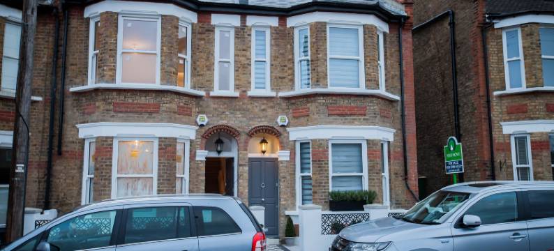 苏比顿豪华花园房19号(Surbiton Luxury Garden House 19A)图片