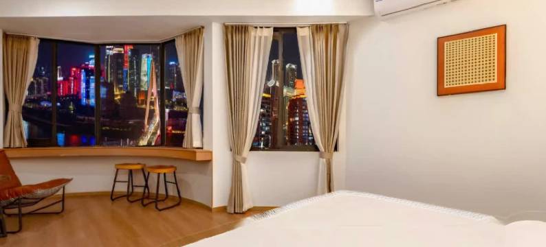 山屿江澜高空江景民宿(解放碑步行街洪崖洞店)图片