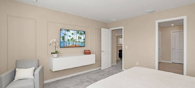 Private Pool and Resort Amenities - Spacious Family Retreat图片