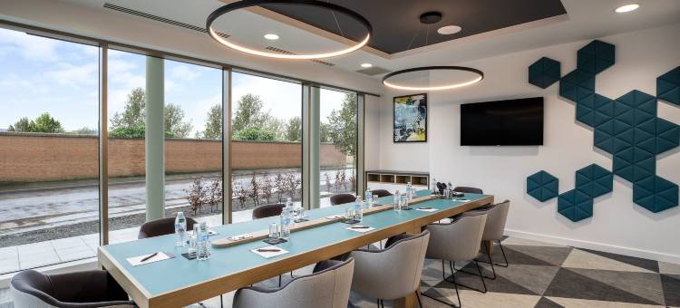 剑桥西坎本洲际智选假日酒店(Holiday Inn Express Cambridge West - Cambourne)图片