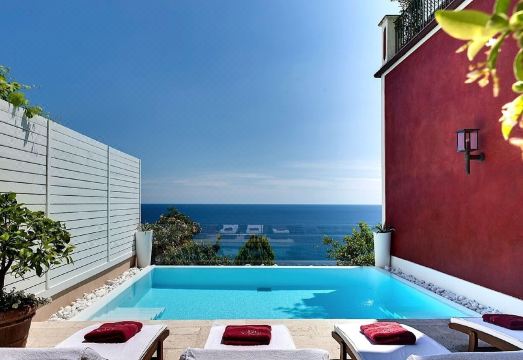 Villa LuceHotel Overview