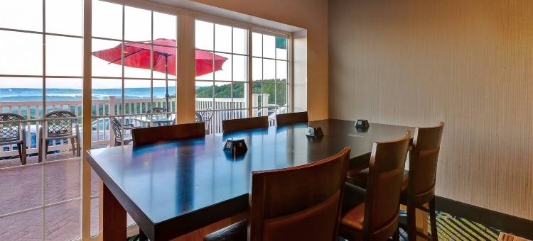 佩托斯基智选假日套房酒店(Holiday Inn Express & Suites Petoskey)图片