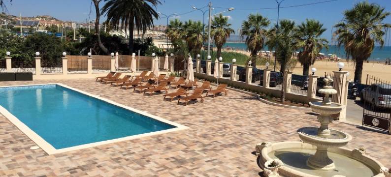 里维耶河宫酒店(Hotel Riviera Palace)图片