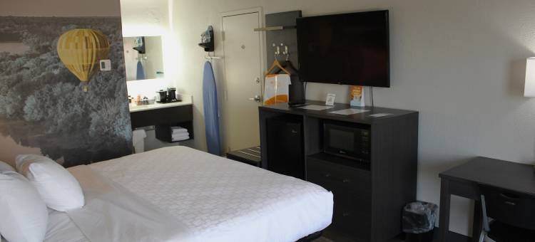 斯泰茨维尔凯隆波因特酒店(Clarion Pointe Statesville)图片