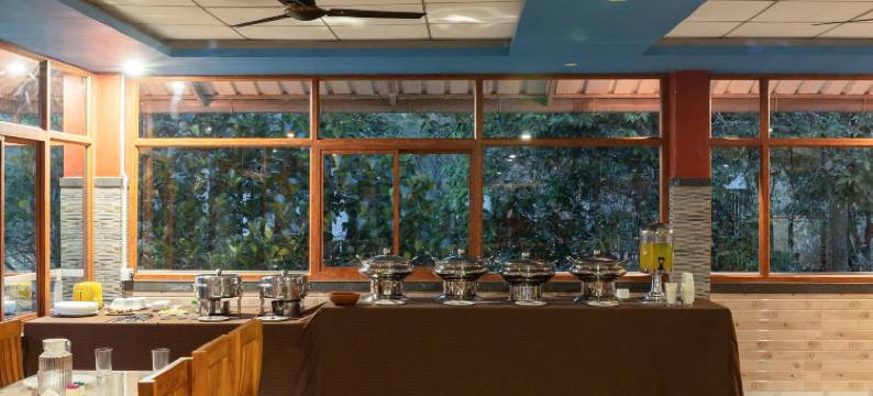 阿瓦代尔伊杜基 - 不允许单身团体(Avadale Idukki - Stag Groups Not Allowed)图片