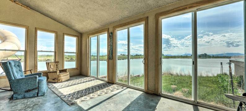 湖边乡村家园 w/ 滑水梯 & 蹦床！(Lakefront Country Home w/ Waterslide & Trampoline!)图片