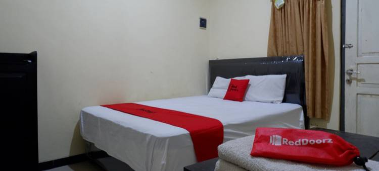 RedDoorz靠近GOR Wisanggeni(RedDoorz Near Gor Wisanggeni)图片