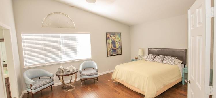 Golf, Game Room, Dining Area, Two Living Rooms, 2500 sq2, 4 Beds, 3 Full Bath图片
