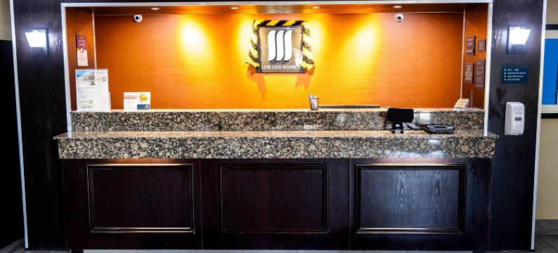 科拉尔维尔-爱荷华市美茵斯坦套房酒店(MainStay Suites Coralville - Iowa City)图片