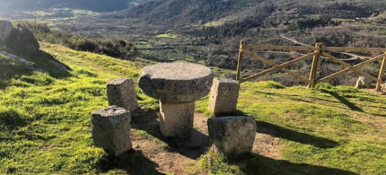 Holiday Home in Villamiel with Mountain Views图片