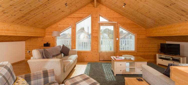 Lodge in Caldecott Hall with Private Hot Tub图片