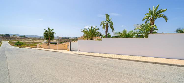 Stylish Villa with Lake Views图片