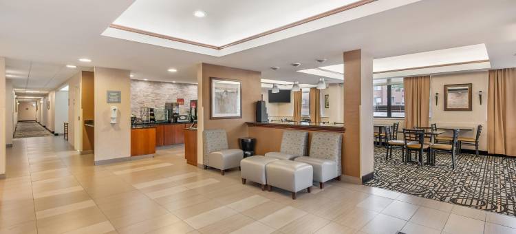 路易斯维尔贝斯特韦斯特优质套房酒店(Best Western Plus Louisville Inn  Suites)图片