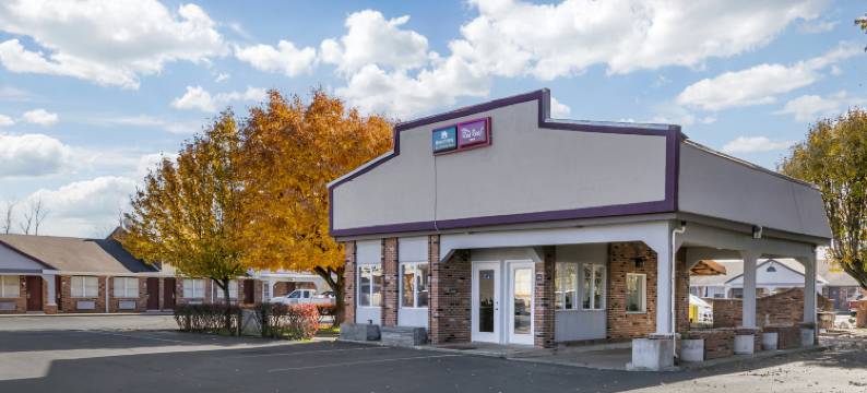 红屋顶乡村工作室乔治城，KY(HomeTowne Studios Georgetown, KY)图片