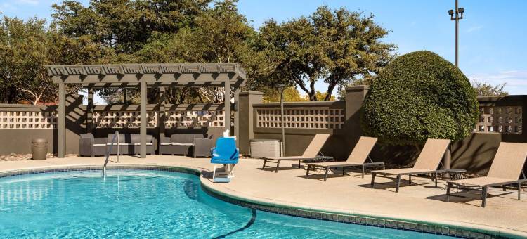 达拉斯阿林顿南拉昆塔温德姆套房酒店(La Quinta Inn & Suites by Wyndham Dallas Arlington South)图片
