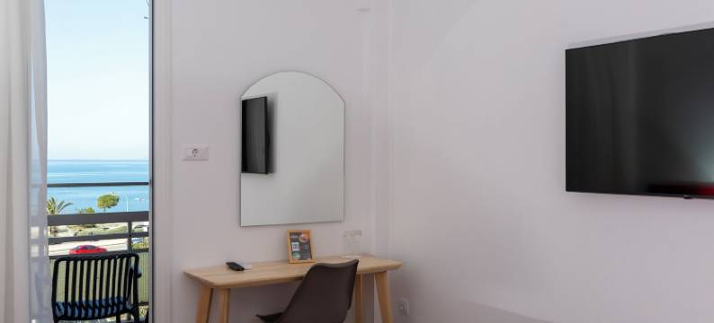 佩特雷斯德尔菲尼酒店(Delfini Hotel)图片