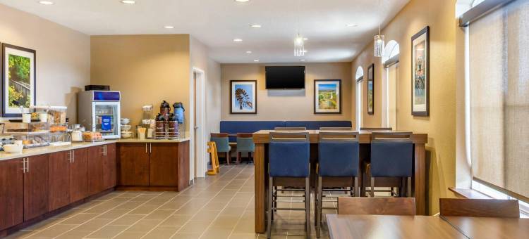 舒适酒店德卡尔布 - 大学区(Comfort Inn DeKalb - Adjacent the University)图片