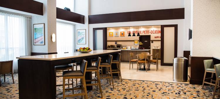 魁北克拉瓦尔希尔顿欢朋套房酒店(Hampton Inn & Suites by Hilton Laval)图片