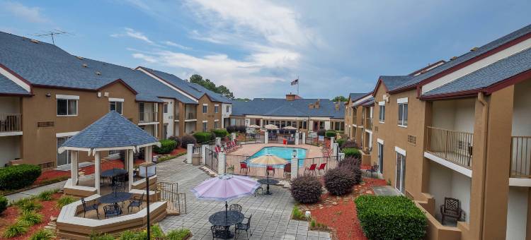 诺克斯维尔西锡达布拉夫红顶 PLUS+套房酒店(Red Roof Plus+ & Suites Knoxville West - Cedar Bluff)图片