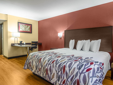 佩里斯堡红顶酒店