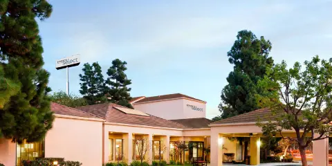 洛杉磯國際機場/埃爾塞貢多索尼斯塔精選酒店