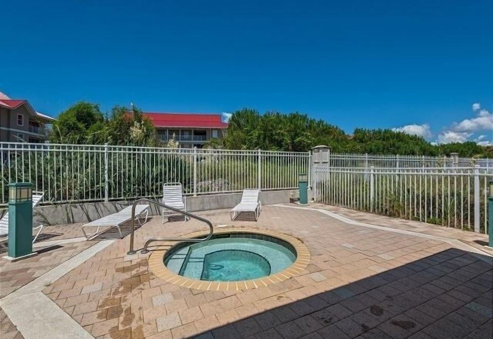 Latitude Adjustment 4 Bedroom Home by Redawning Hotel Overview