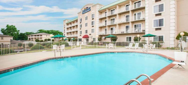 温泉城温德姆呗盟酒店(Baymont by Wyndham Hot Springs on the Lake)图片