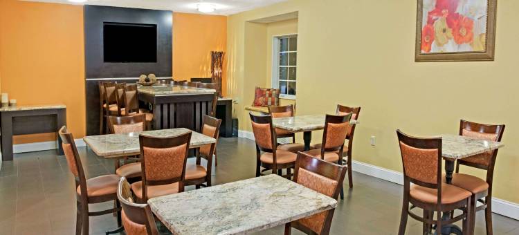 夏洛特-大学广场麦客达套房酒店(Microtel Inn & Suites by Wyndham Charlotte/University Place)图片