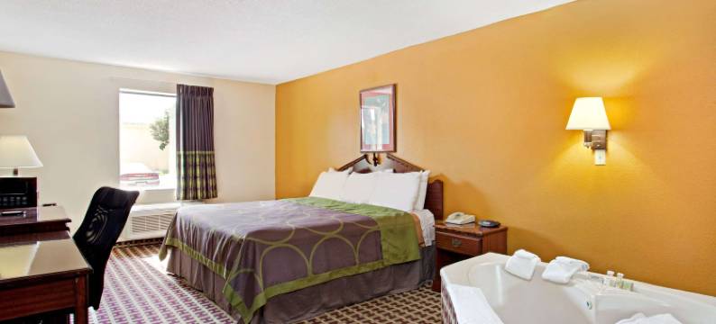 福雷斯特城速8酒店(Super 8 by Wyndham Forrest City AR)图片