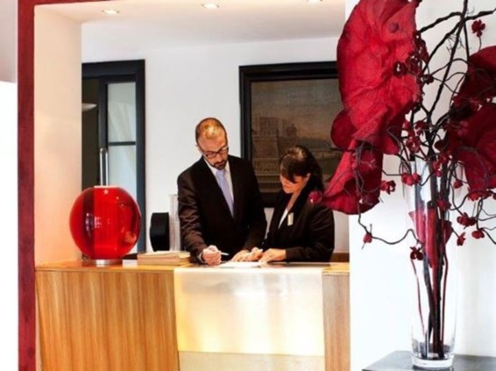 Hotel Plaza Opéra Over view