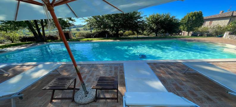 睡10人。独享游泳池 + 儿童游玩区。泳池旁的阳台。独立别墅(Sleeps 10. Exclusive Pool + Play Area/Children. Veranda by Pool. Detached Villa)图片