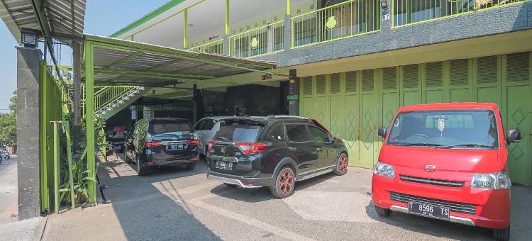 红多兹伊斯兰酒店-近梳邦卡亚威士马博物馆(RedDoorz Syariah Near Museum Wisma Karya Subang)图片