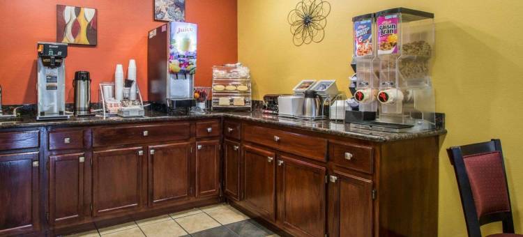 德富尼亚克斯普林斯I-10伊克诺旅馆(Econo Lodge Defuniak Springs I-10)图片