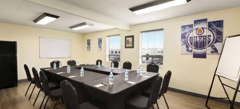 埃德蒙顿西Travelodge by Wyndham酒店(Travelodge by Wyndham Edmonton West)图片