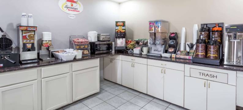 蒙德莱因-利伯蒂维尔地区速8酒店(Super 8 by Wyndham Mundelein/Libertyville Area)图片