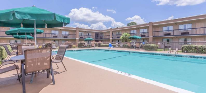 美肯华美达酒店(Ramada by Wyndham Macon)图片