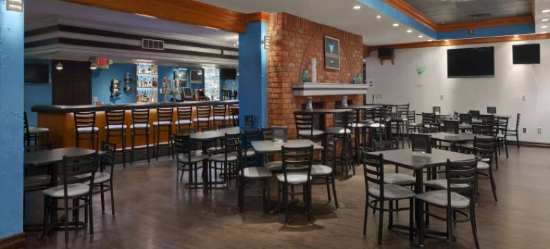 萨吉诺华美达套房酒店(Ramada by Wyndham Saginaw Hotel & Suites)图片