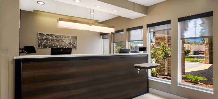 萨凡纳中城MainStay套房(MainStay Suites Savannah Midtown)图片