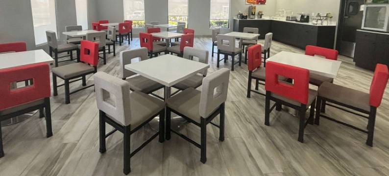 机场大道I-65凯艺套房酒店(Quality Inn & Suites at Airport Blvd I-65)图片