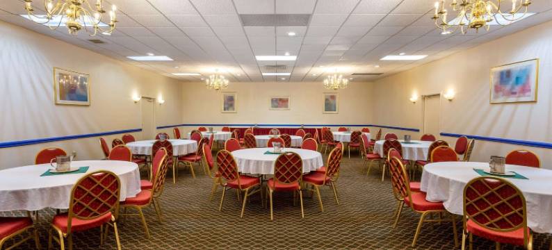 昆斯伯里呗盟酒店 / 乔治湖(Baymont by Wyndham Queensbury / Lake George)图片