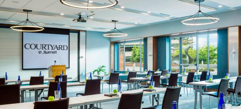 伯灵顿港万怡酒店(Courtyard Burlington Harbor)图片