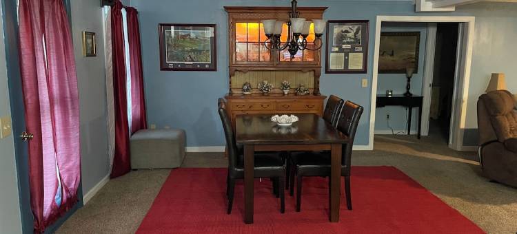 2 bdrm, sleeps 7 apartment. Pet friendly. Pool onsite. Outdoor grill. Hazard, KY图片