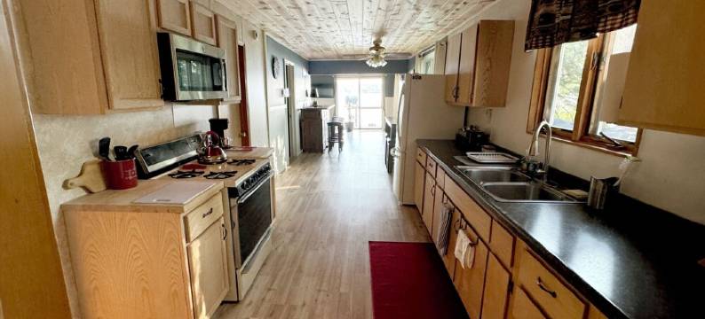 Cozy lakefront home on Dowling Lake, Superior WI. Private dock w/Kayaks.图片