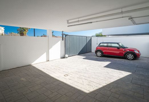 Modern villa near the seaHotel Overview