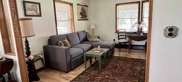 Spacious home in the Heart of 46 High Peaks on The AuSable River - 8-12 Guests图片