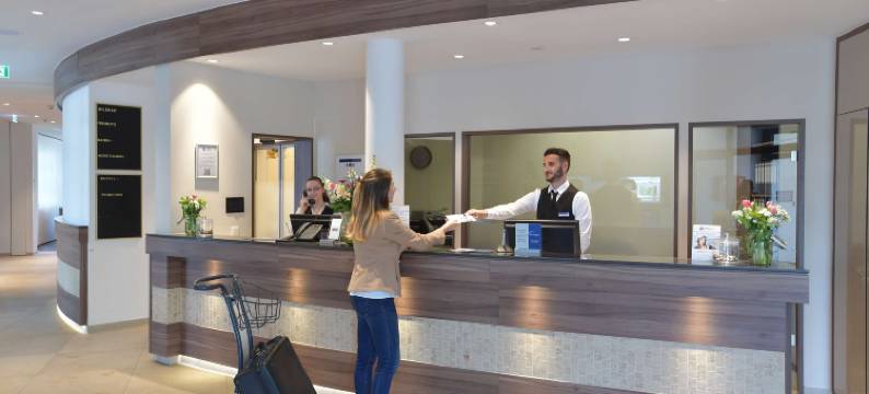普福尔茨海姆尼菲尔恩女王贝斯特韦斯特酒店(Best Western Queens Hotel Pforzheim-Niefern)图片